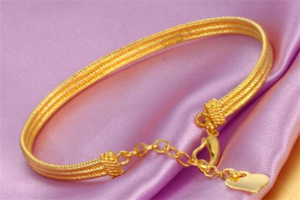 黃金手鐲死圈和活圈哪個(gè)好 黃金手鐲死扣好還是調(diào)松緊好 黃金手鐲死圈和活圈哪個(gè)好 黃金手鐲死扣好還是調(diào)松緊好