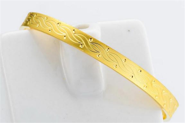 黃金手鐲死圈和活圈哪個(gè)好 黃金手鐲死扣好還是調(diào)松緊好 黃金手鐲死圈和活圈哪個(gè)好 黃金手鐲死扣好還是調(diào)松緊好