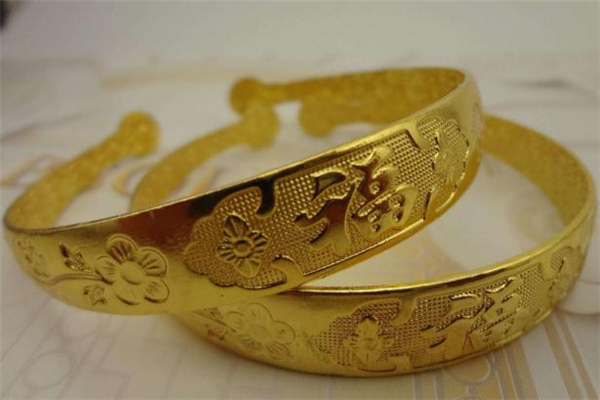 黃金手鐲死圈和活圈哪個(gè)好 黃金手鐲死扣好還是調(diào)松緊好 黃金手鐲死圈和活圈哪個(gè)好 黃金手鐲死扣好還是調(diào)松緊好