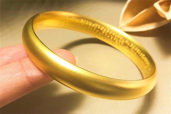 古法黃金手鐲是實(shí)心的嗎 古法黃金手鐲容易變形嗎 古法黃金手鐲是實(shí)心的嗎 古法黃金手鐲容易變形嗎