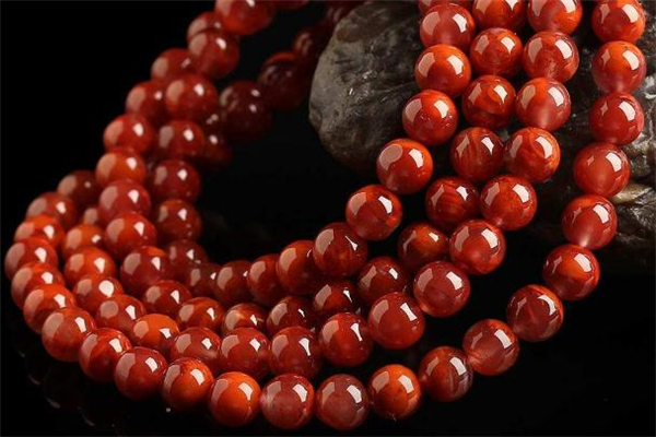 南紅瑪瑙產(chǎn)地是哪里 南紅瑪瑙的功效與作用 南紅瑪瑙產(chǎn)地是哪里 南紅瑪瑙的功效與作用