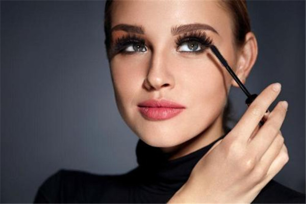 睫毛增長夜對眼睛有害嗎 睫毛增長液到底有用嗎 睫毛增長夜對眼睛有害嗎 睫毛增長液到底有用嗎