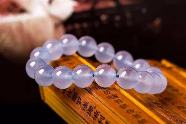 藍(lán)玉髓價(jià)格一般是多少錢 藍(lán)玉髓值錢嗎 藍(lán)玉髓價(jià)格一般是多少錢 藍(lán)玉髓值錢嗎