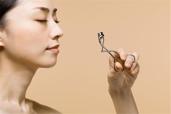 雙眼皮手術(shù)風(fēng)險大嗎 雙眼皮手術(shù)屬于常見手術(shù) 雙眼皮手術(shù)風(fēng)險大嗎 雙眼皮手術(shù)屬于常見手術(shù)