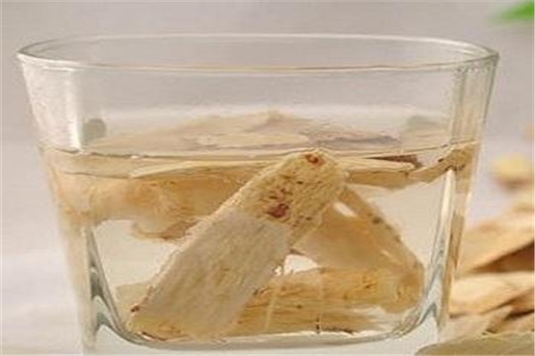 黃芪泡水一次放多少 黃氣泡水的用量是多少 黃芪泡水一次放多少 黃氣泡水的用量是多少