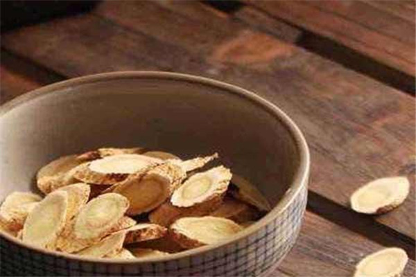 黃芪泡水喝能降血糖嗎 黃芪泡水可不可以降低血糖 黃芪泡水喝能降血糖嗎 黃芪泡水可不可以降低血糖