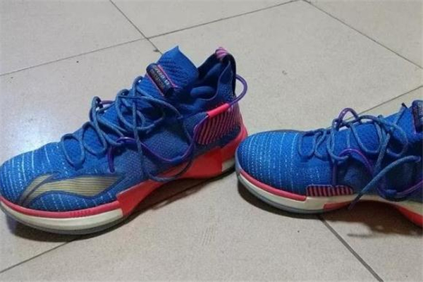 李寧閃擊6和馭帥13哪個好 閃擊6和馭帥13對比測評 李寧閃擊6和馭帥13哪個好 閃擊6和馭帥13對比測評