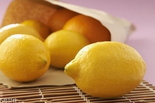 檸檬為什么可以美白呢 檸檬有什么營(yíng)養(yǎng)價(jià)值呢 檸檬為什么可以美白呢 檸檬有什么營(yíng)養(yǎng)價(jià)值呢