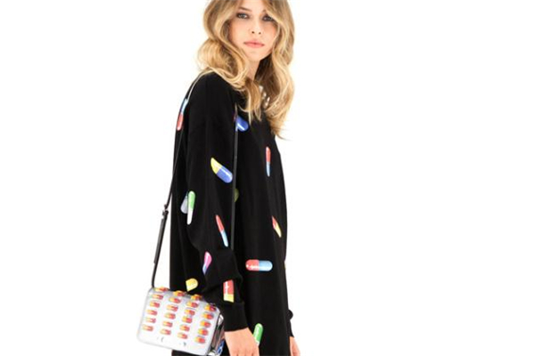 moschino藥丸包包多少錢 莫斯奇諾藥丸包包價格 moschino藥丸包包多少錢 莫斯奇諾藥丸包包價格