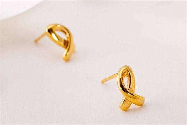 黃金耳釘不亮了怎么辦 在家怎么清洗黃金耳釘 黃金耳釘不亮了怎么辦 在家怎么清洗黃金耳釘