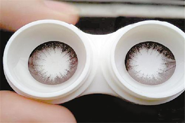 美瞳戴久了眼睛模糊正常嗎 美瞳戴久了眼睛模糊是為什么 美瞳戴久了眼睛模糊正常嗎 美瞳戴久了眼睛模糊是為什么