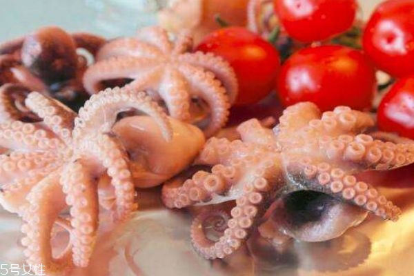 魷魚有什么營(yíng)養(yǎng)價(jià)值呢 吃魷魚有什么好處呢