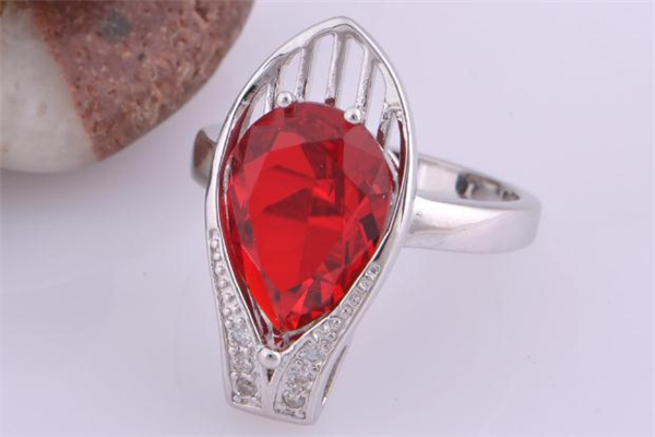 半寶石是天然的嗎 半寶石和寶石的區(qū)別 半寶石是天然的嗎 半寶石和寶石的區(qū)別