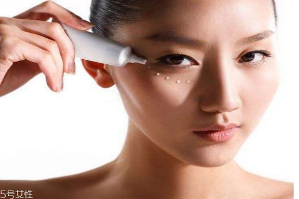 眼霜的成分一般都有什么呢 如何挑選適合自己的眼霜呢 眼霜的成分一般都有什么呢 如何挑選適合自己的眼霜呢