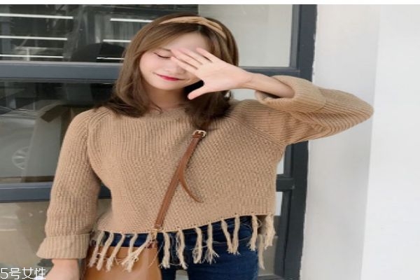 羊毛衫怎么搭配好看呢 一般黃色皮膚應該穿什么顏色的羊毛衫呢