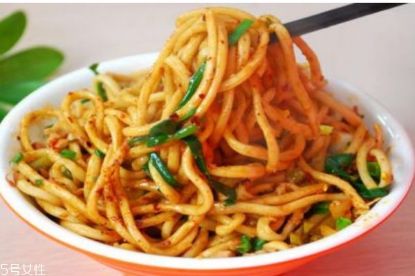 熱干面有什么營(yíng)養(yǎng)價(jià)值嗎 吃熱干面有什么好處嗎 熱干面有什么營(yíng)養(yǎng)價(jià)值嗎 吃熱干面有什么好處嗎