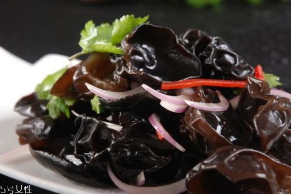 木耳有什么營養(yǎng)價(jià)值呢 吃木耳有什么好處呢 木耳有什么營養(yǎng)價(jià)值呢 吃木耳有什么好處呢