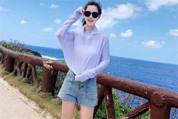 防曬衣和防曬霜哪個效果好 穿了防曬衣還要涂防曬霜嗎 防曬衣和防曬霜哪個效果好 穿了防曬衣還要涂防曬霜嗎