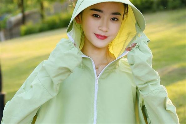 防曬衣和防曬霜哪個效果好 穿了防曬衣還要涂防曬霜嗎 防曬衣和防曬霜哪個效果好 穿了防曬衣還要涂防曬霜嗎