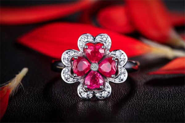 紅寶石和紅鉆石的區(qū)別 紅寶石和紅鉆石哪個貴 紅寶石和紅鉆石的區(qū)別 紅寶石和紅鉆石哪個貴