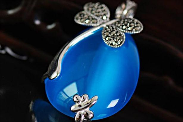 貓眼石和虎眼石的區(qū)別 貓眼石和虎眼石哪個好 貓眼石和虎眼石的區(qū)別 貓眼石和虎眼石哪個好