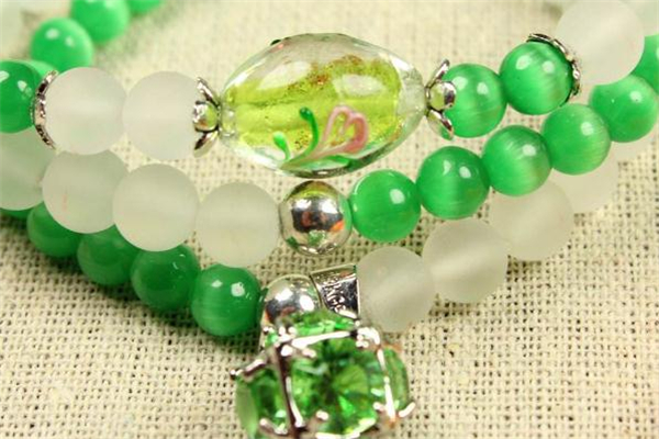 貓眼石和黑曜石哪個好 貓眼石和黑曜石的區(qū)別 貓眼石和黑曜石哪個好 貓眼石和黑曜石的區(qū)別