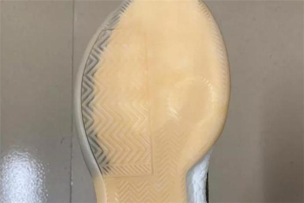 阿迪達(dá)斯zone boost和marquee boost哪個好 對比測評