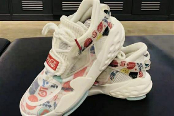 安踏可口可樂聯(lián)名多少錢 安踏可口可樂霸道鞋在哪買 安踏可口可樂聯(lián)名多少錢 安踏可口可樂霸道鞋在哪買