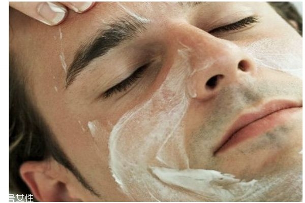 為什么會(huì)長黑頭呢 造成黑頭的原因有什么呢 為什么會(huì)長黑頭呢 造成黑頭的原因有什么呢