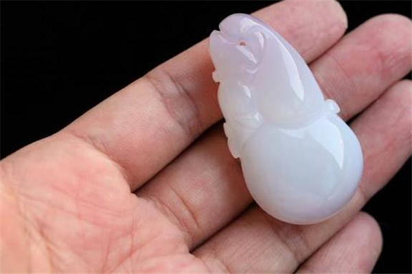 白瑪瑙的寓意是什么 白瑪瑙有靈性嗎 白瑪瑙的寓意是什么 白瑪瑙有靈性嗎