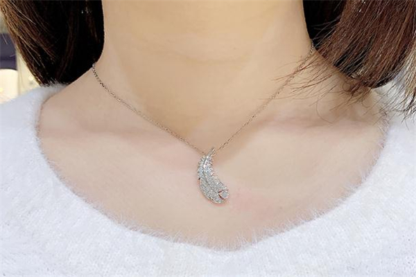 施華洛世奇羽毛項(xiàng)鏈寓意 施華洛世奇羽毛項(xiàng)鏈好看嗎 施華洛世奇羽毛項(xiàng)鏈寓意 施華洛世奇羽毛項(xiàng)鏈好看嗎