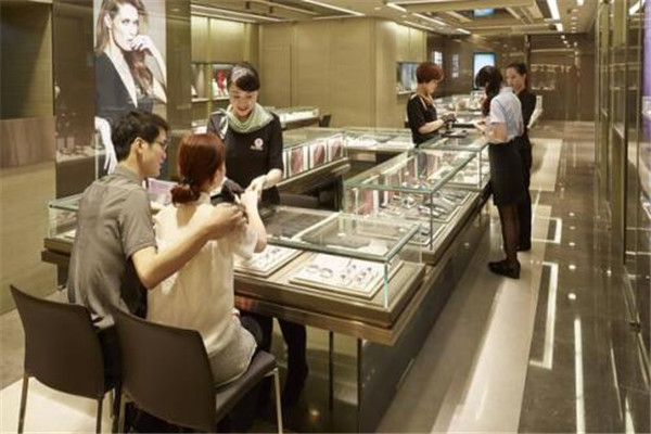 周生生和周大福哪個檔次高 周生生什么檔次 周生生和周大福哪個檔次高 周生生什么檔次