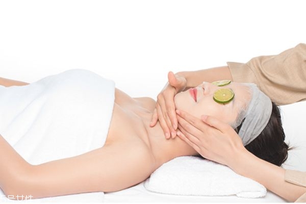 夏天容易上火長痘怎么辦 夏天上火臉上長痘這樣做 夏天容易上火長痘怎么辦 夏天上火臉上長痘這樣做