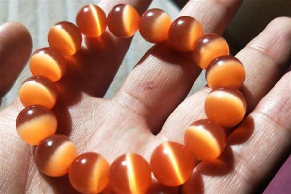 貓眼石適合什么人戴 貓眼石適合女生戴嗎 貓眼石適合什么人戴 貓眼石適合女生戴嗎