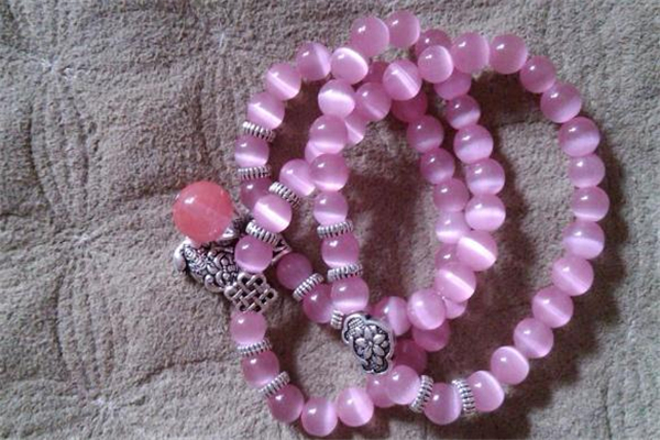 貓眼石適合什么人戴 貓眼石適合女生戴嗎 貓眼石適合什么人戴 貓眼石適合女生戴嗎