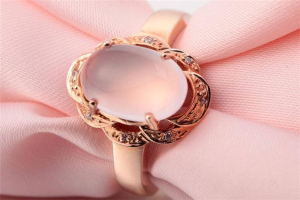 芙蓉石適合什么人戴 芙蓉石適合多大年齡戴 芙蓉石適合什么人戴 芙蓉石適合多大年齡戴