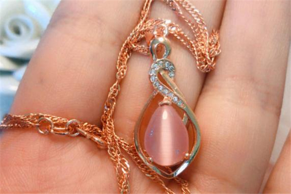 芙蓉石適合什么人戴 芙蓉石適合多大年齡戴 芙蓉石適合什么人戴 芙蓉石適合多大年齡戴