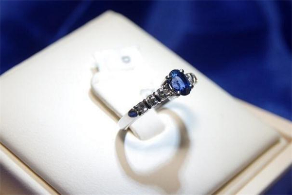 斯里蘭卡藍(lán)寶石真假鑒定 斯里蘭卡藍(lán)寶石騙局揭秘 斯里蘭卡藍(lán)寶石真假鑒定 斯里蘭卡藍(lán)寶石騙局揭秘