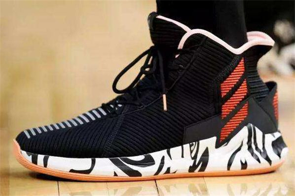 腳寬的人適合穿什么籃球鞋 寬腳掌適合什么籃球鞋 腳寬的人適合穿什么籃球鞋 寬腳掌適合什么籃球鞋