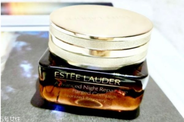 眼霜如何購(gòu)買(mǎi) 使用眼霜的好處