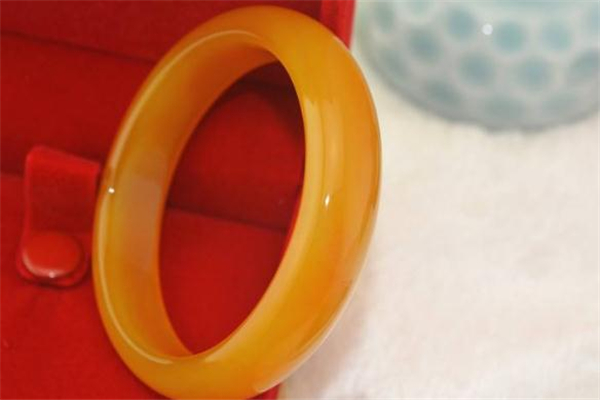 黃瑪瑙手鐲怎么鑒別 黃瑪瑙手鐲是染色的嗎 黃瑪瑙手鐲怎么鑒別 黃瑪瑙手鐲是染色的嗎