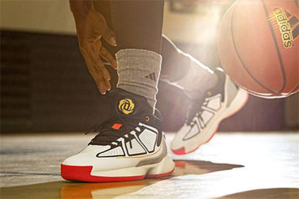 阿迪達斯羅斯10實戰(zhàn)測評 羅斯10和羅斯9哪個好 阿迪達斯羅斯10實戰(zhàn)測評 羅斯10和羅斯9哪個好