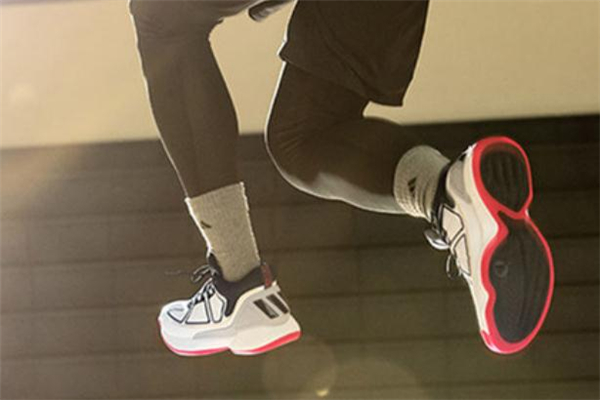 阿迪達斯羅斯10實戰(zhàn)測評 羅斯10和羅斯9哪個好 阿迪達斯羅斯10實戰(zhàn)測評 羅斯10和羅斯9哪個好