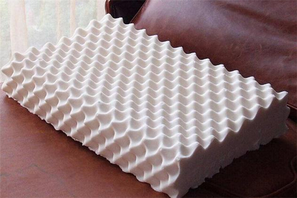 乳膠枕頭洗了怎么弄干 乳膠枕能用洗衣機甩干嗎 乳膠枕頭洗了怎么弄干 乳膠枕能用洗衣機甩干嗎