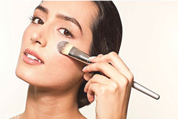 化妝顯臟怎么辦 錯(cuò)誤的化妝方法要知道 化妝顯臟怎么辦 錯(cuò)誤的化妝方法要知道