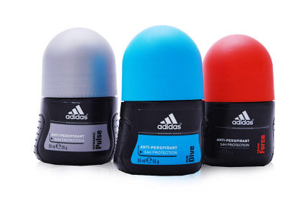 止汗噴霧和走珠哪個(gè)好？噴霧方便操作適合懶人