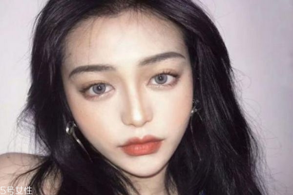 哪些美瞳的款式值得推薦 買美瞳時候注意什么事項 哪些美瞳的款式值得推薦 買美瞳時候注意什么事項