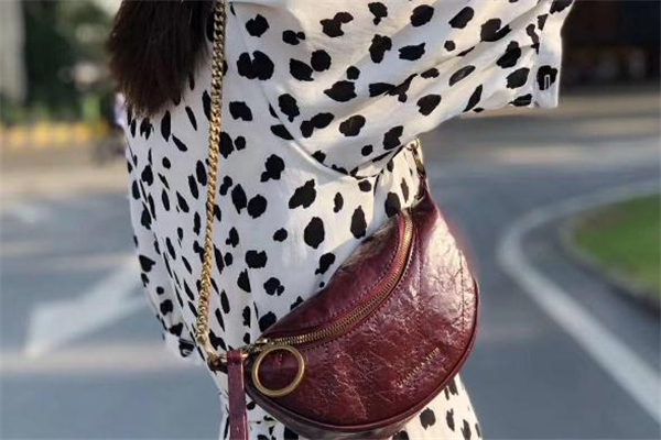 小ck腰包多少錢(qián) 小ck腰包專(zhuān)柜價(jià)格 小ck腰包多少錢(qián) 小ck腰包專(zhuān)柜價(jià)格