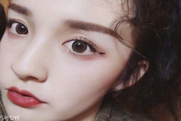 哪些美瞳的款式值得推薦 買美瞳時候注意什么事項 哪些美瞳的款式值得推薦 買美瞳時候注意什么事項