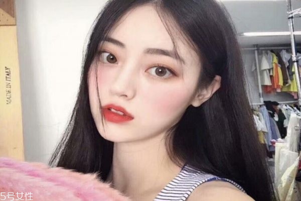 天天涂口紅嘴唇會變黑嗎 怎么正確涂口紅 天天涂口紅嘴唇會變黑嗎 怎么正確涂口紅